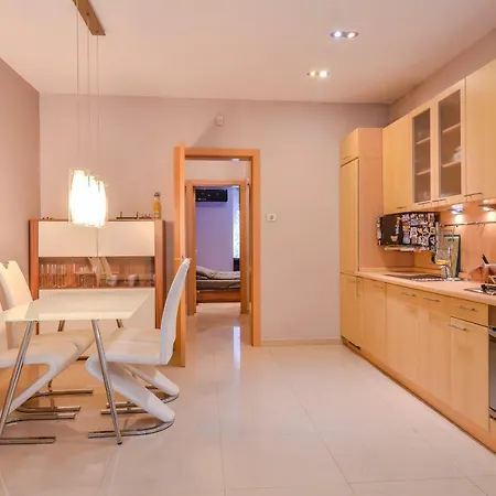 Extravaganzzo - Super One Bedroom Modern